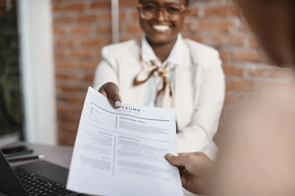 job seeker entrusting her resume to an expert